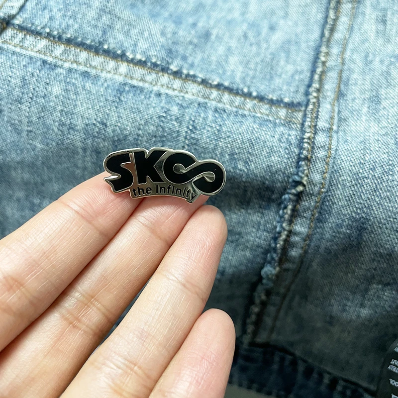 The Infinity Sk8 Logo esmalte  - Anime Merchandise Logo reseña y precio